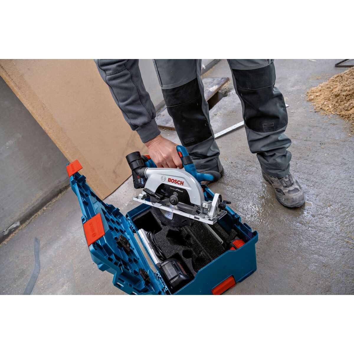 Циркулярен трион BOSCH GKS 18 V